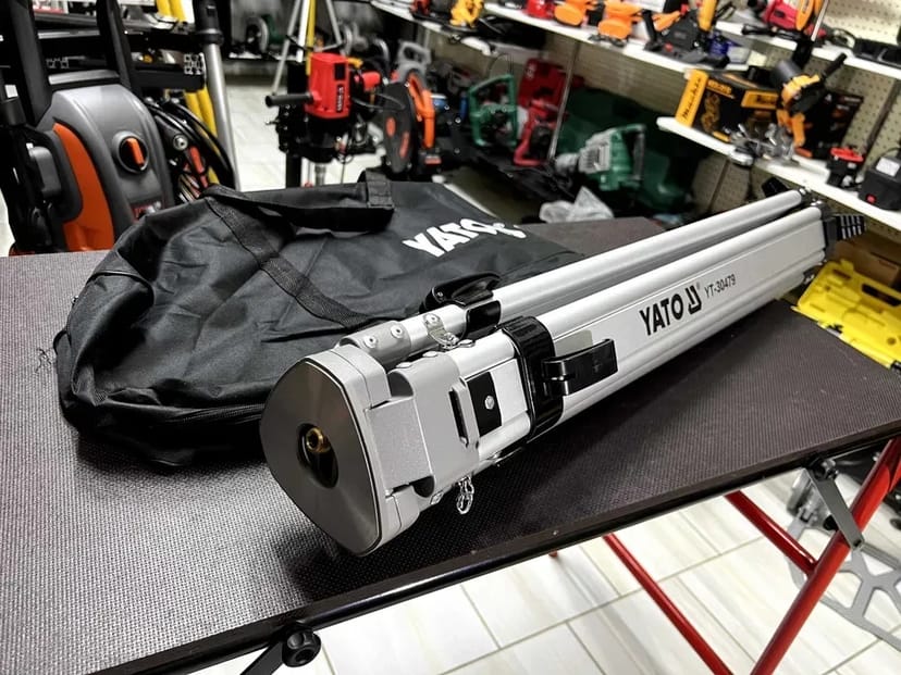 Якісний Штатив для нівеліра YATO 1.5 м Верхній зажим + сумка