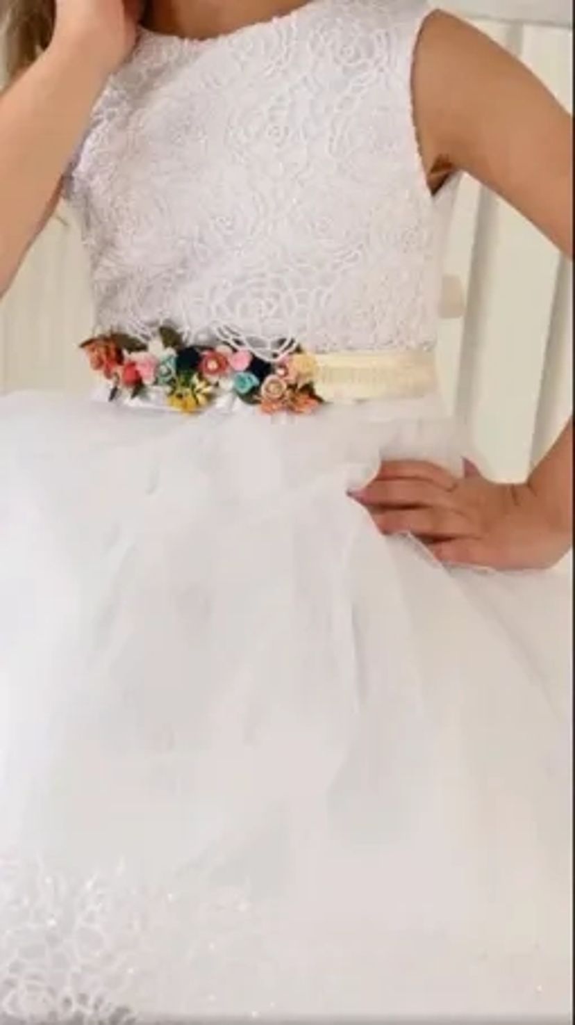 Біла шикарна дитяча сукня