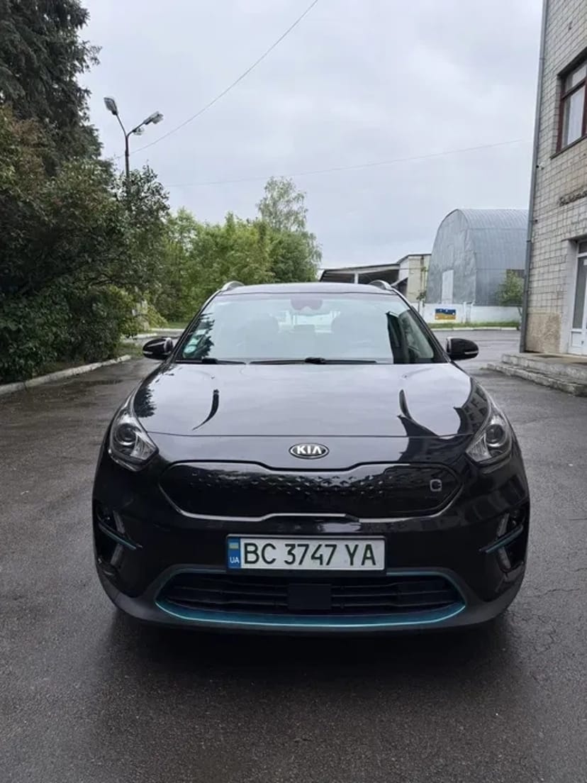 Авто з водієм,таксі,перевезення.