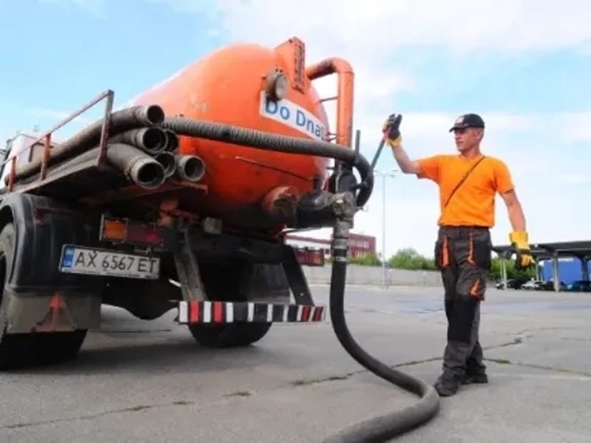 Асенізатор : Викачка вигрібних ям