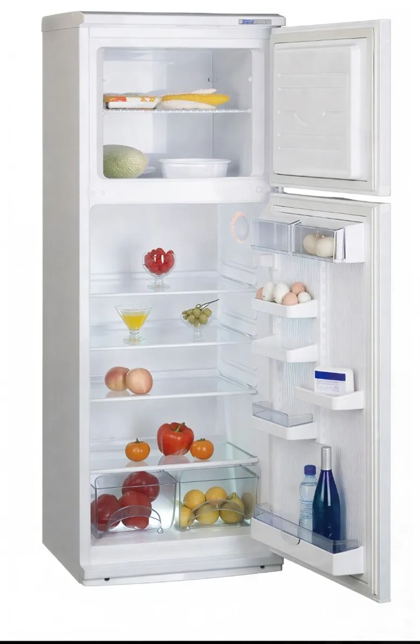 Холодильник білий , 280 літрів.