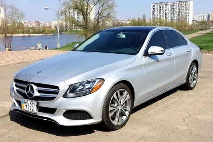 109 Машина на весілля Mercedes С300 сріблястий 