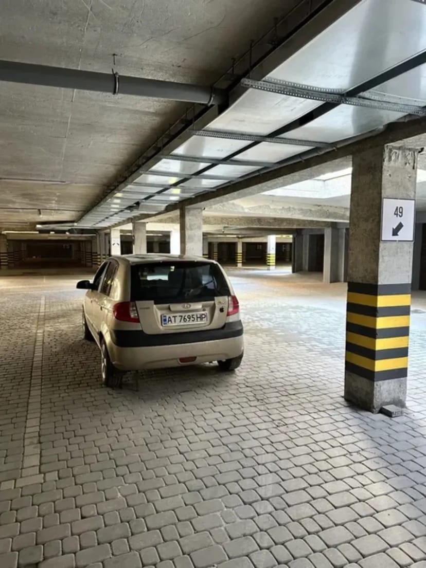 Паркомісце в ЖК «Княгинен», зручний заїзд