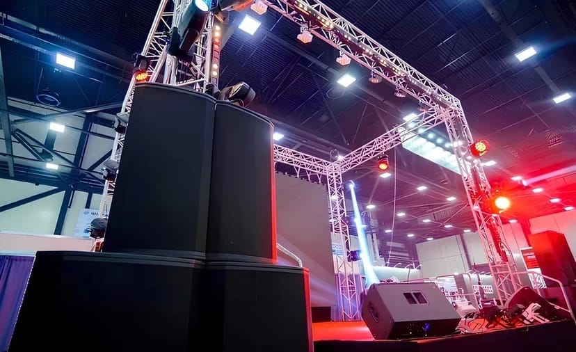 Звукове та світлове обладнання