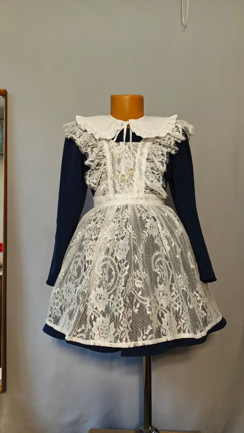 Сукня шкільна з білим фартуком