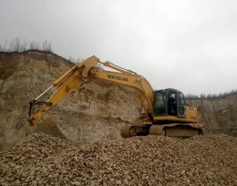 Послуги гусеничного екскаватора NEW HOLLAND E245B
