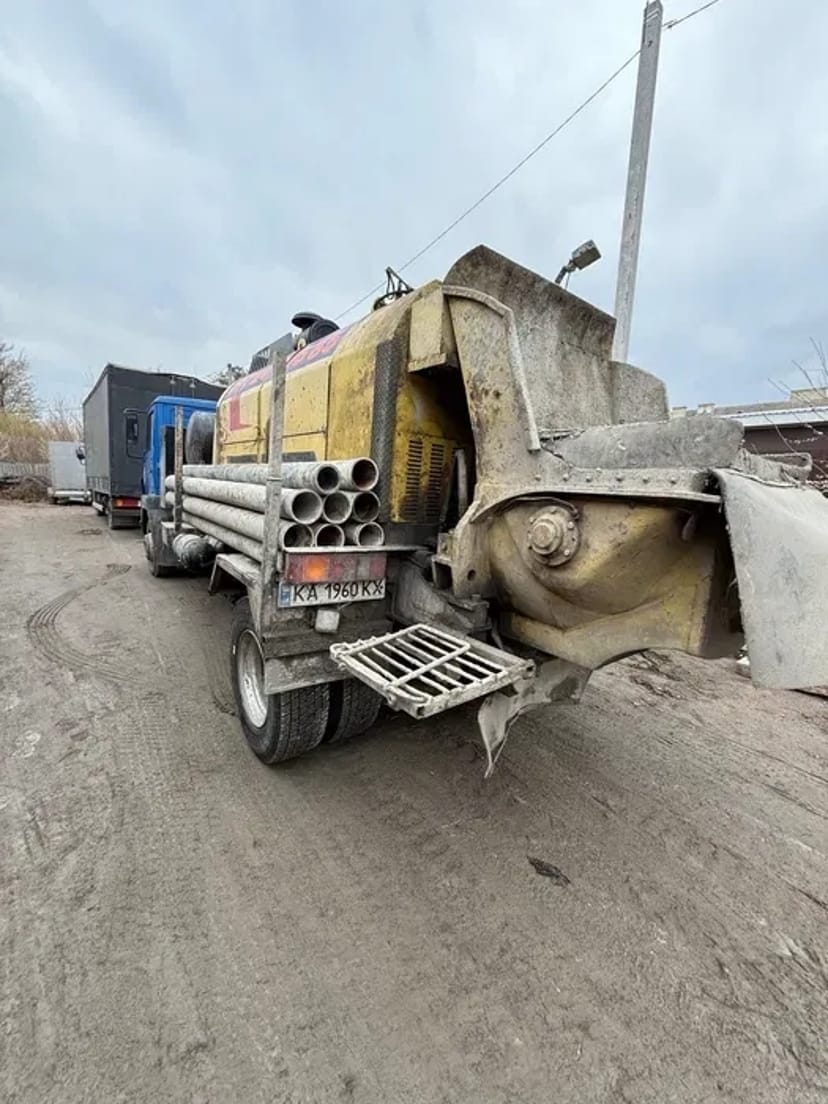 Автобетононасос КамАЗ 53229 із бетоноводною трасою 120 м
