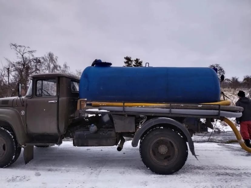 Асенізатор для відкачування вигрібних ям
