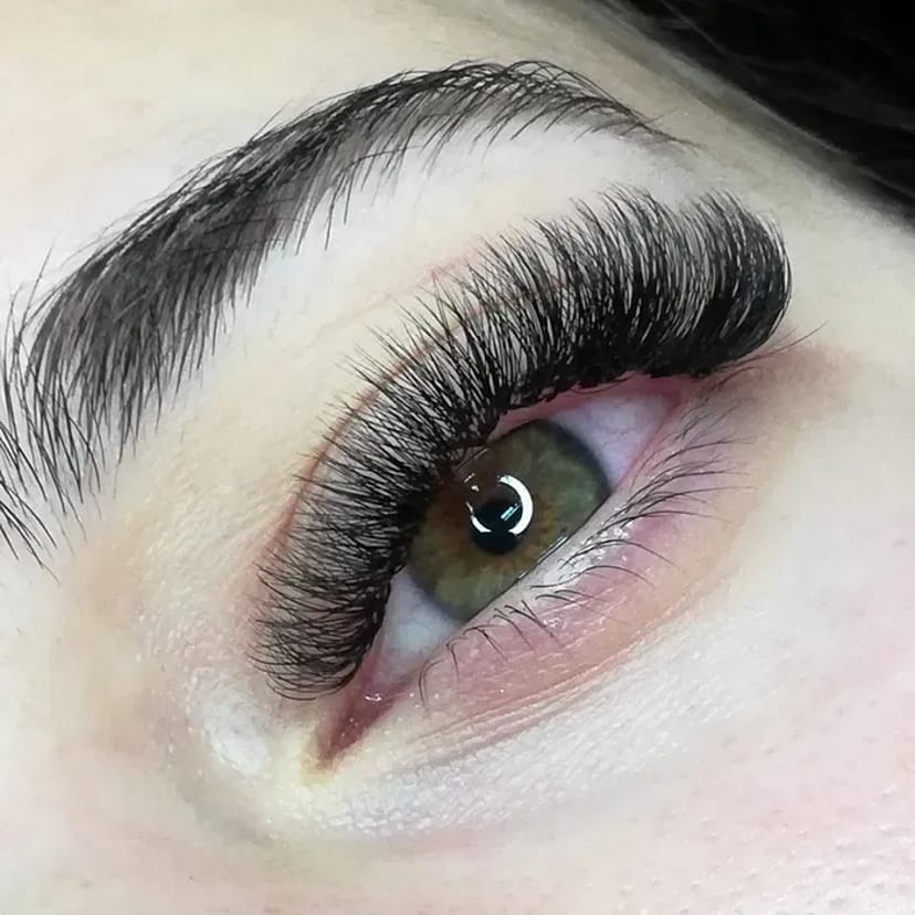 Нарощування вій на Оболоні у Києві