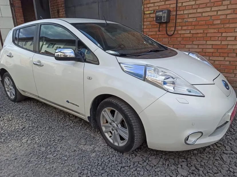 Авто Nissan Leaf, запас ходу 250 км +, 40 kwh