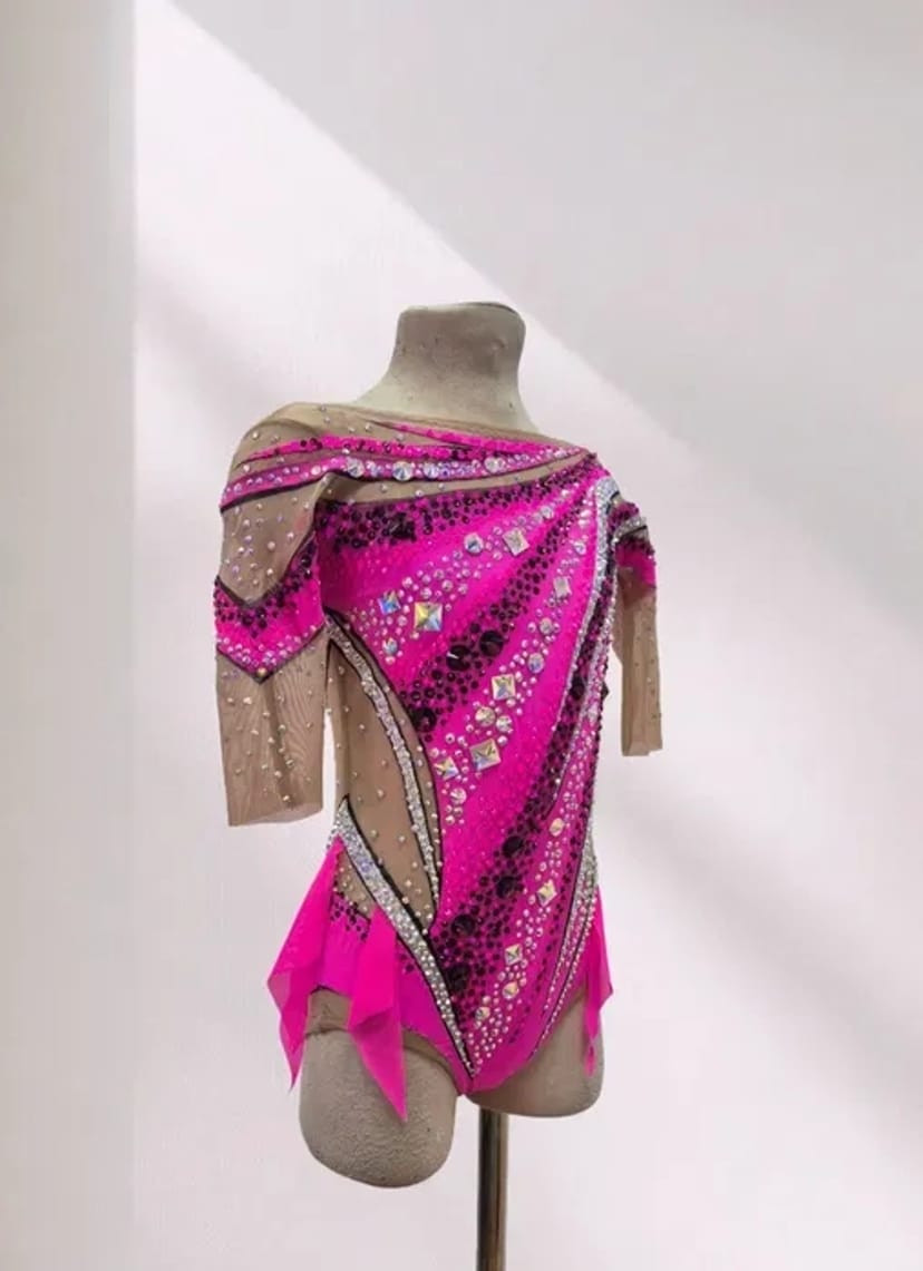 Купальник в рожевому кольорі для художньої