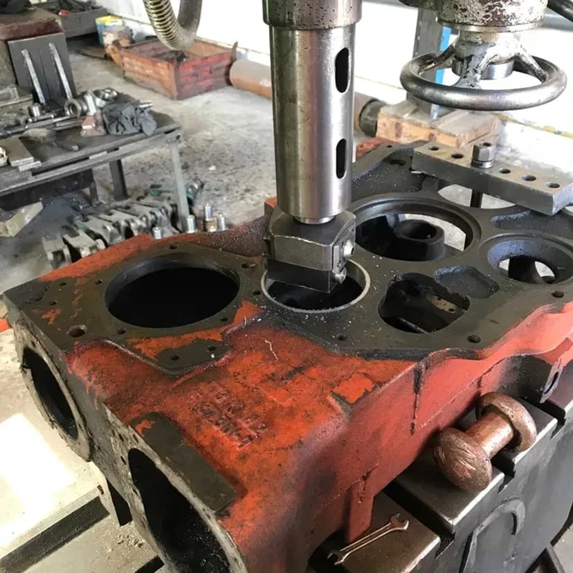 Розточування, наплавлення отворів, ремонт корпусів. Будь-які токарні роботи