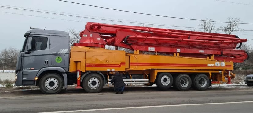 Автобетононасос довжина автостріли 55/58/61 м. (90-180 м3/год), Мін. замовлення: 3 години роботи.