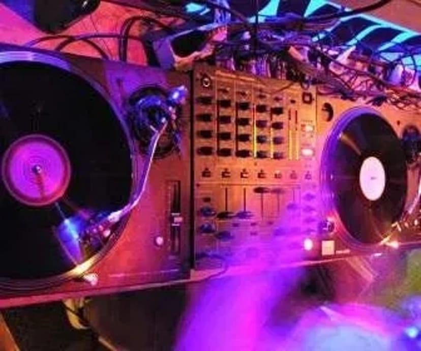 Супер Dj стіл: Technics и Pioneer