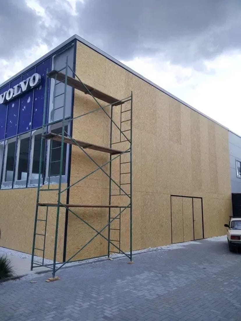 Зашиваємо вікна та двері ОСБ плитою! Ремонт дахів будь-якої складності.