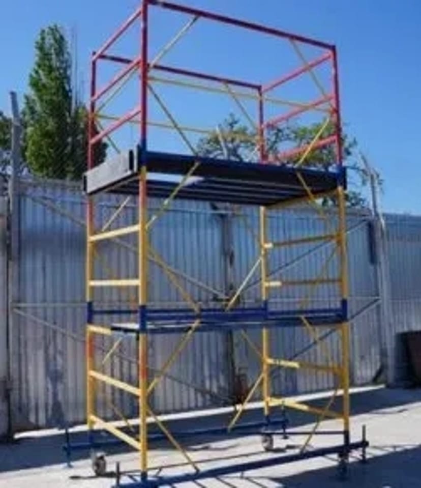 Вишка тура на колесах