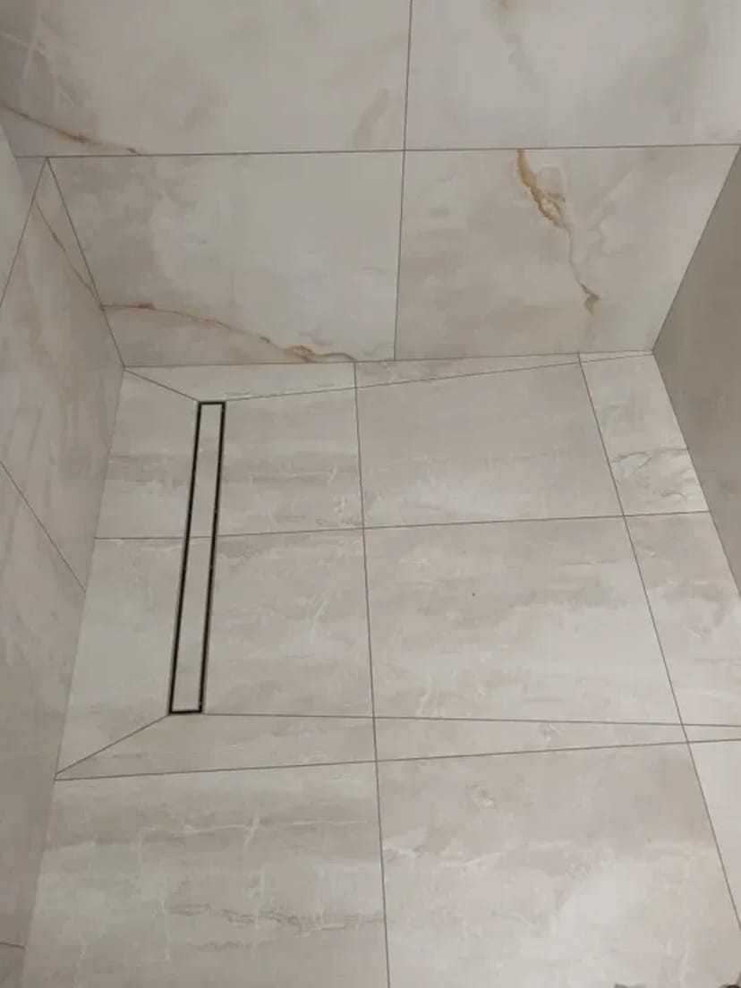 Плиточник. Укладання плитки. Великий формат