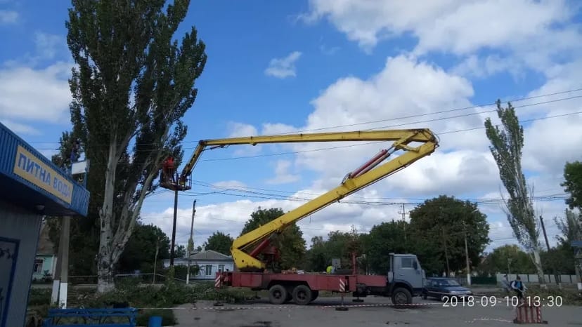Спил дерев з автовишкою до 35 метрів у м.Кривий Ріг.