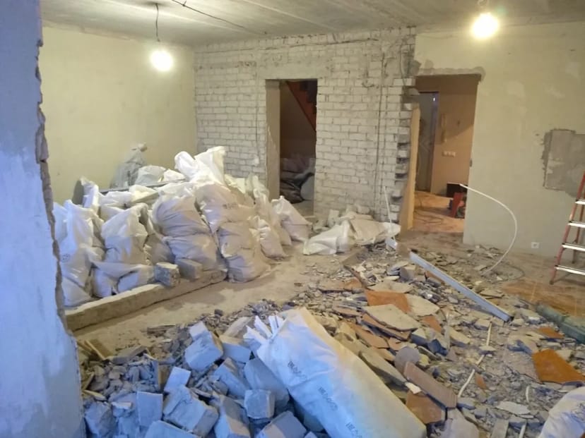 Демонтажные работы. Уборка участков.Спил деревьев.