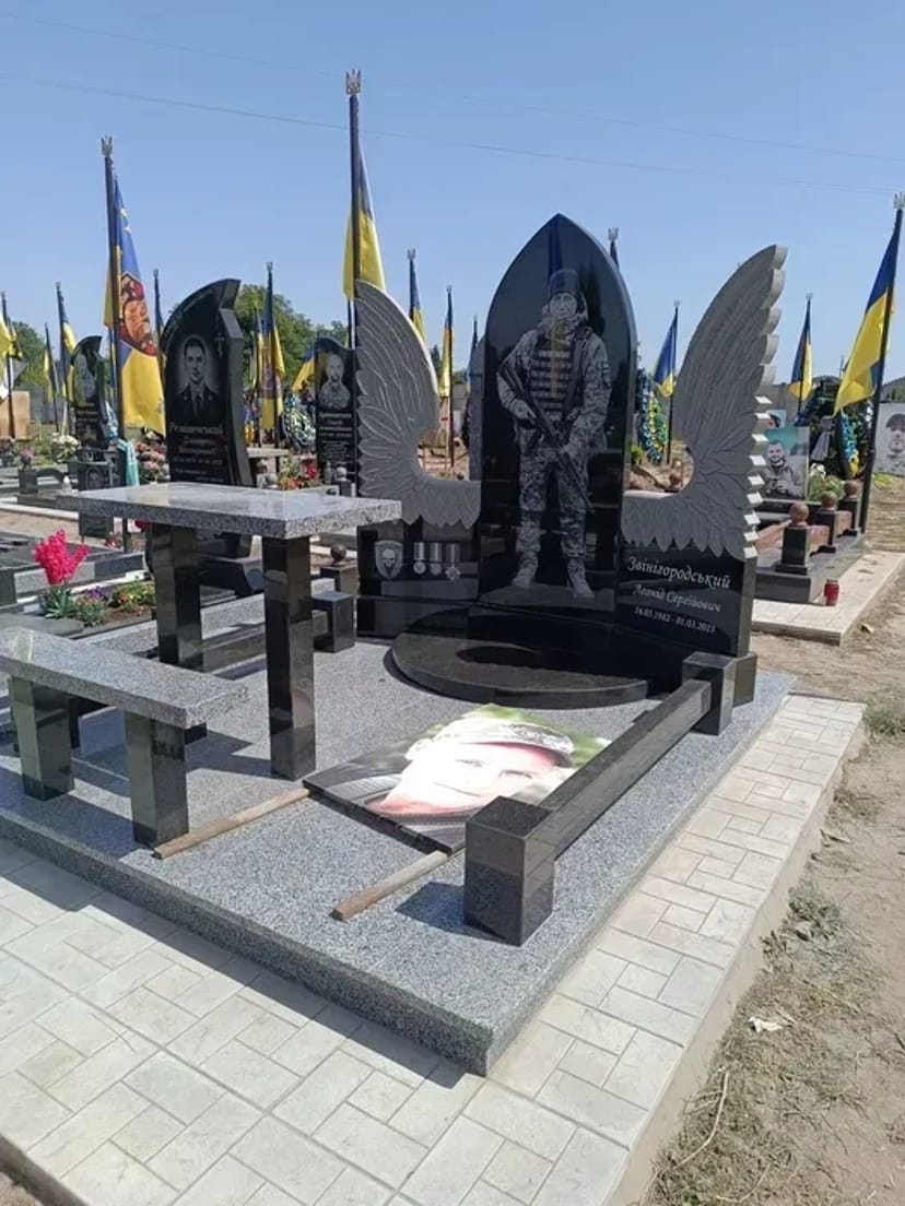 Встановлення пам'ятників, монтаж демонтаж пам'ятник плитка ваза