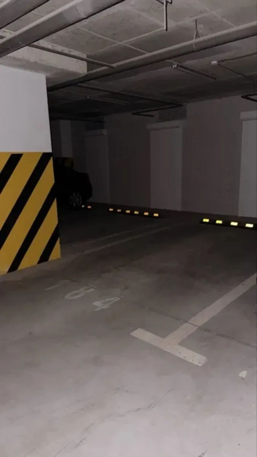 Зручне паркомісце в ЖК ОкЛенд Okland