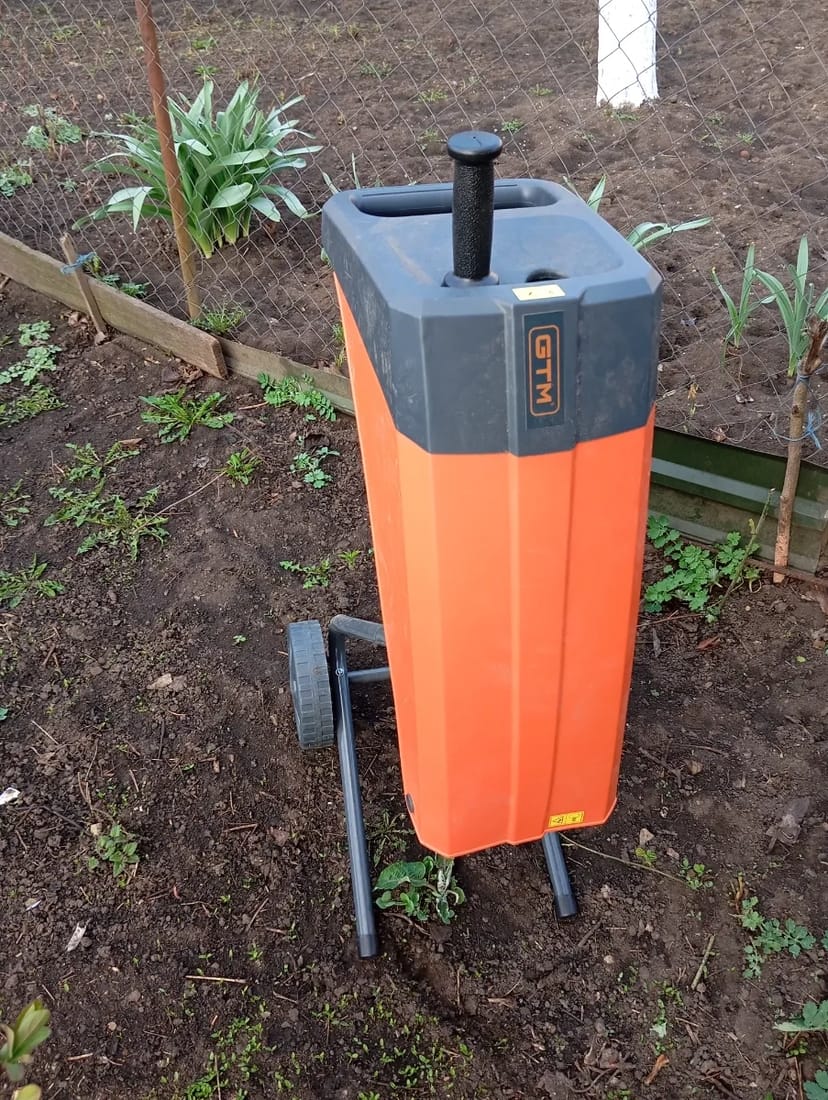 Подрібнювач гілок GTM DS2500/40