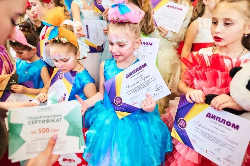 Дитячі сукні на свято