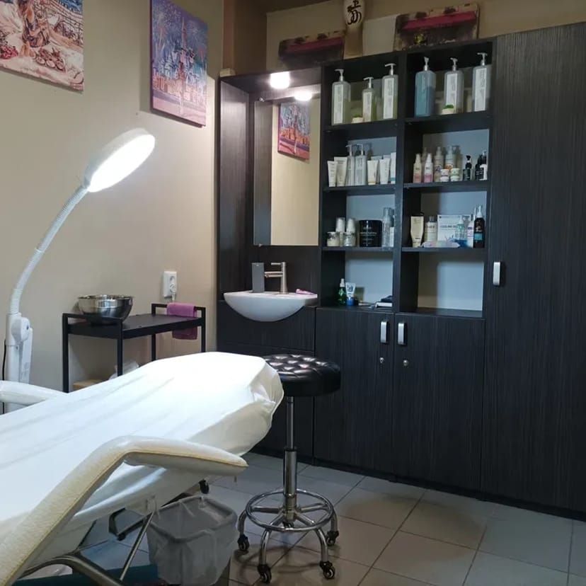 Косметолог, бровіст, майстер пм. Кабінет з кушеткою 5 000 грн.