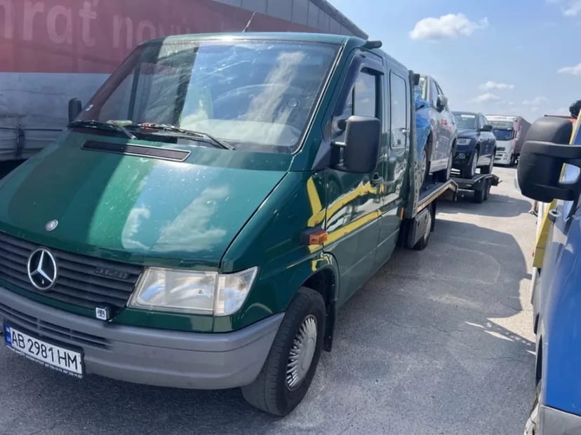 Евакуатор 24/7 для перевезення легкового авто