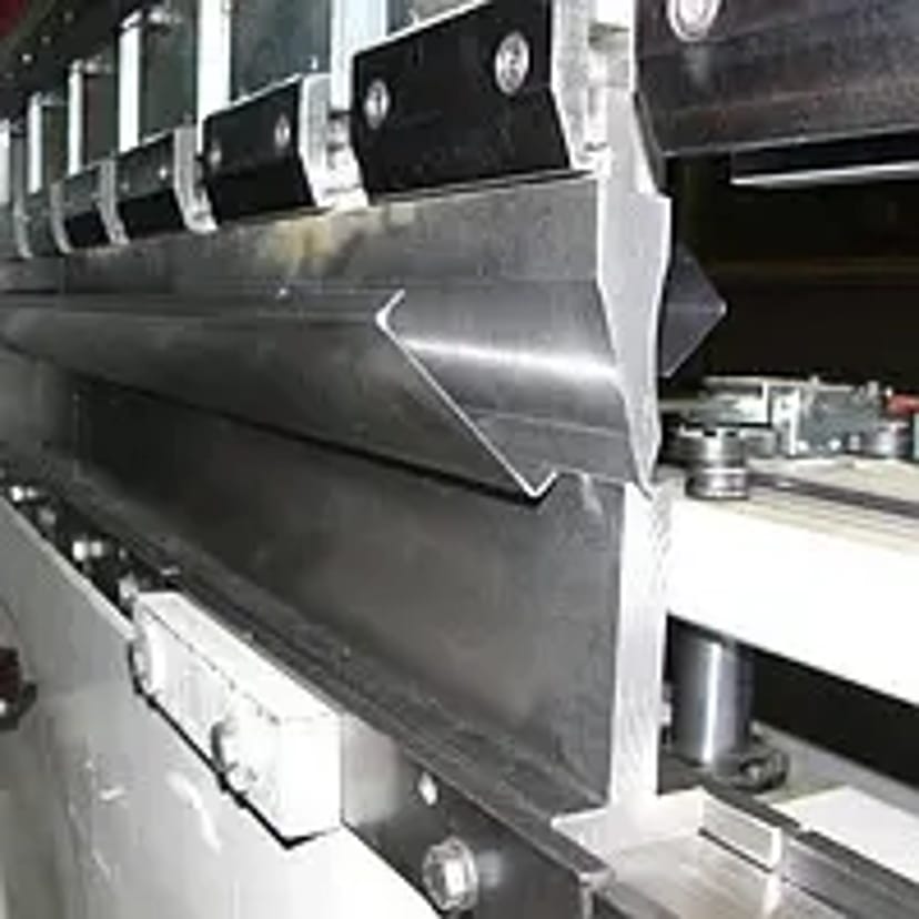 Згинання і рубання листового металу