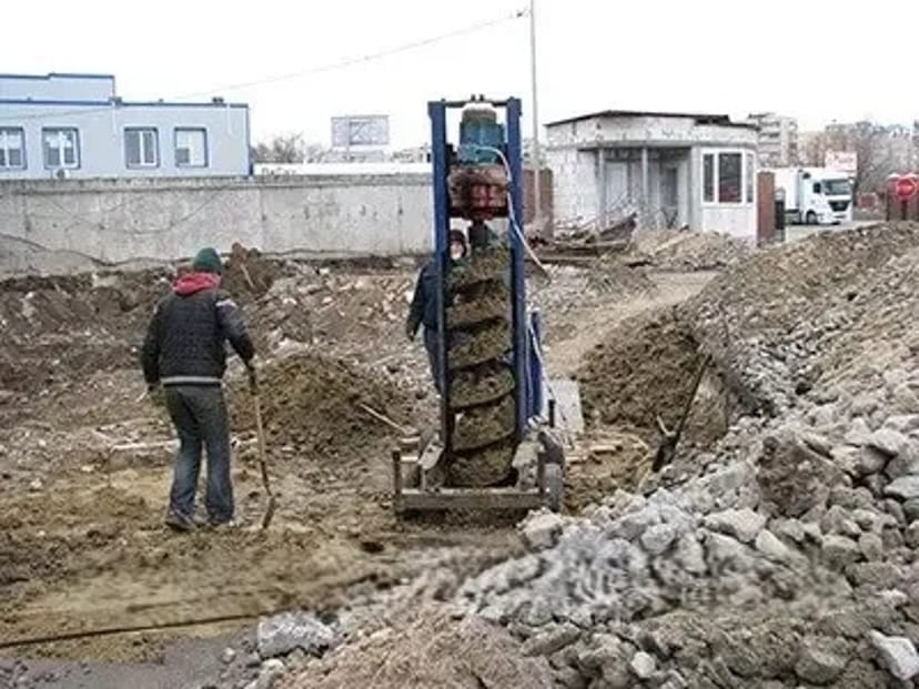 Буріння діаметром 320, 420 мм на глибину до 14 метрів