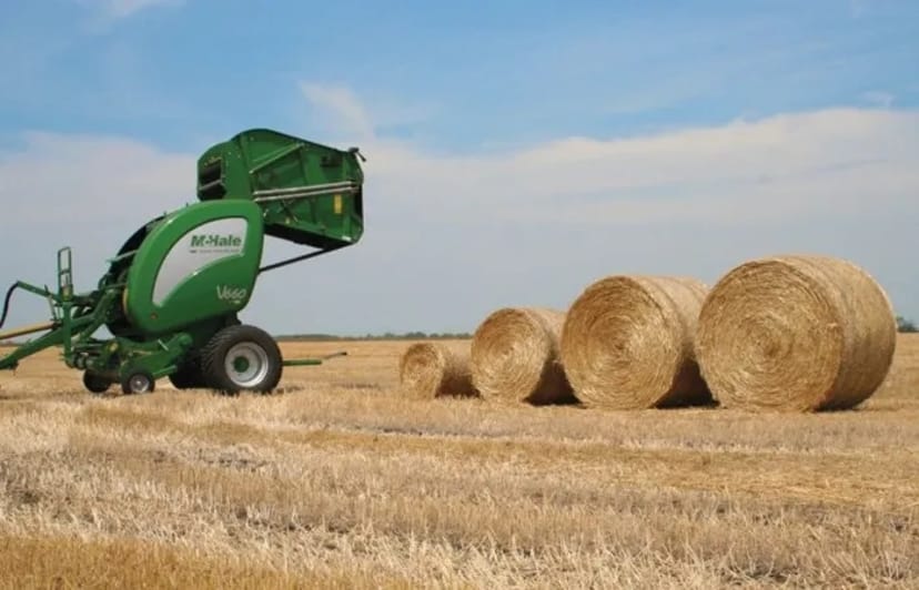 Тюкопрес MCHALE з трактором - для круглих рулонів