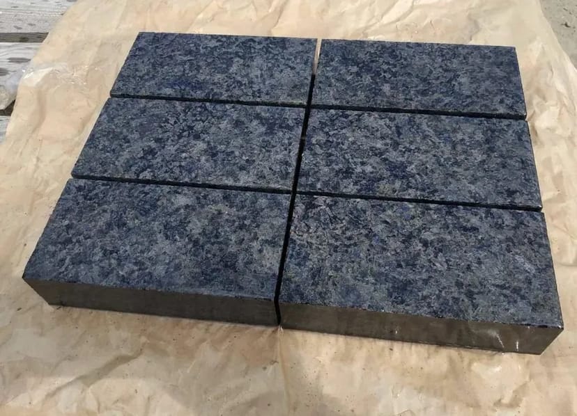 Виготовлення гранітної бруківки та гранітної плитки високої якості