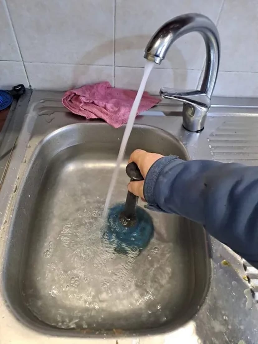 Прочистка каналізації та труб, монтаж та демонтаж сантехніки