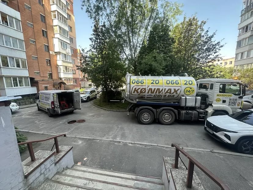 Чистка труб каналізаці обладнанням.Дім, квартира, бізнес.Сантехпослуги