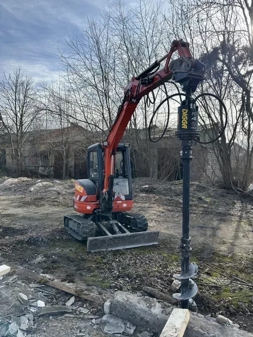 Ямобур на базі міні-екскаватора Komatsu PC30MR-3
