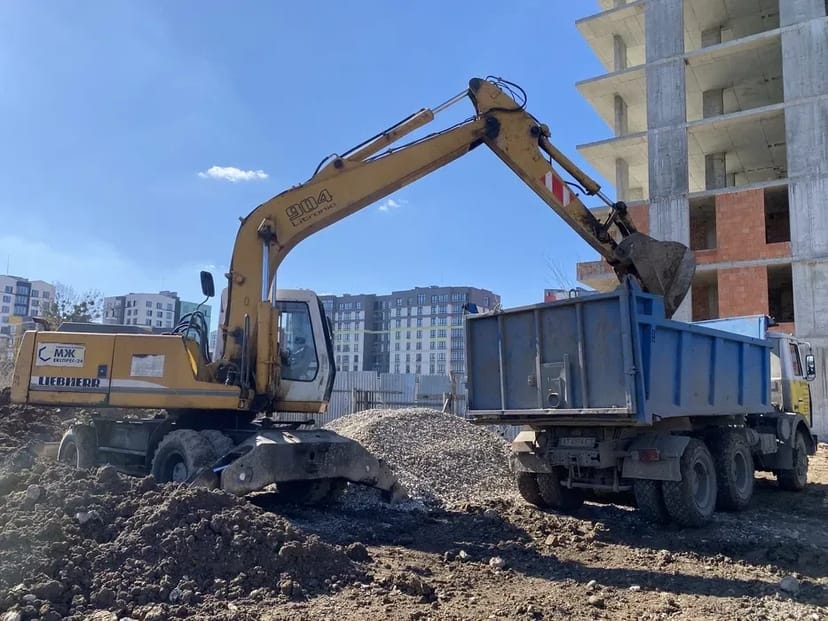 Повноповоротний ескаватор