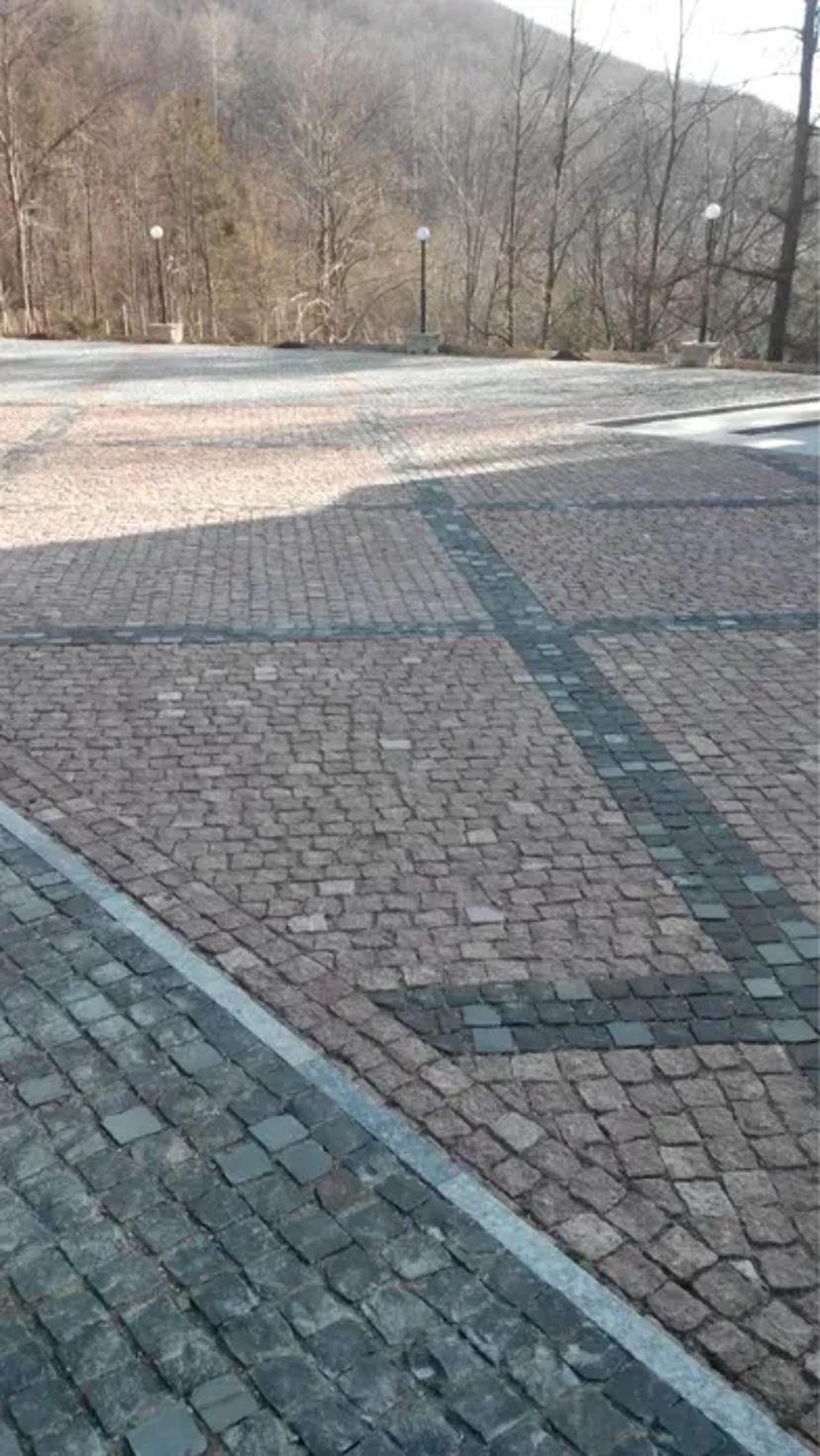 Професійна укладка гранітноії бруківки. Всі види оздоблення гранітом