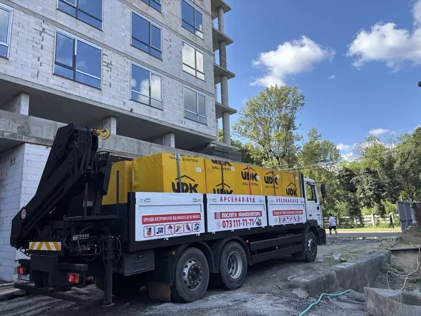 Послуги маніпулятора та вантажні перевезення: Швидко та надійно