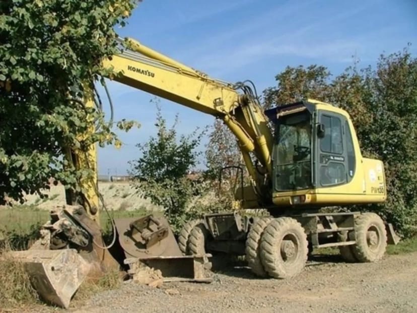 Колісний екскаватор Komatsu PW130