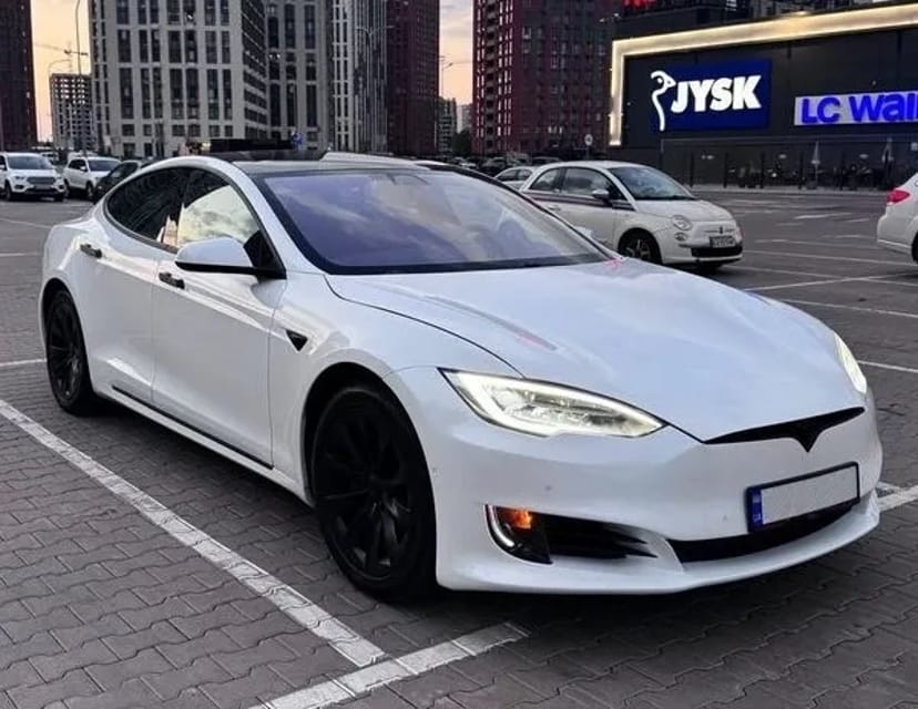 168 Авто на весілля Tesla Model S біла з водієм