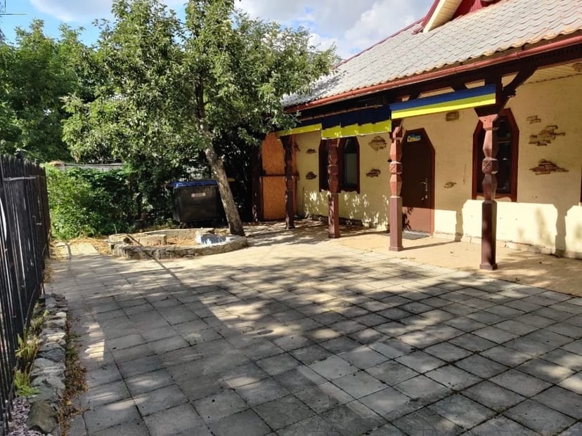 Фасадне приміщення 33 м2 з терасою в центрі Боярки