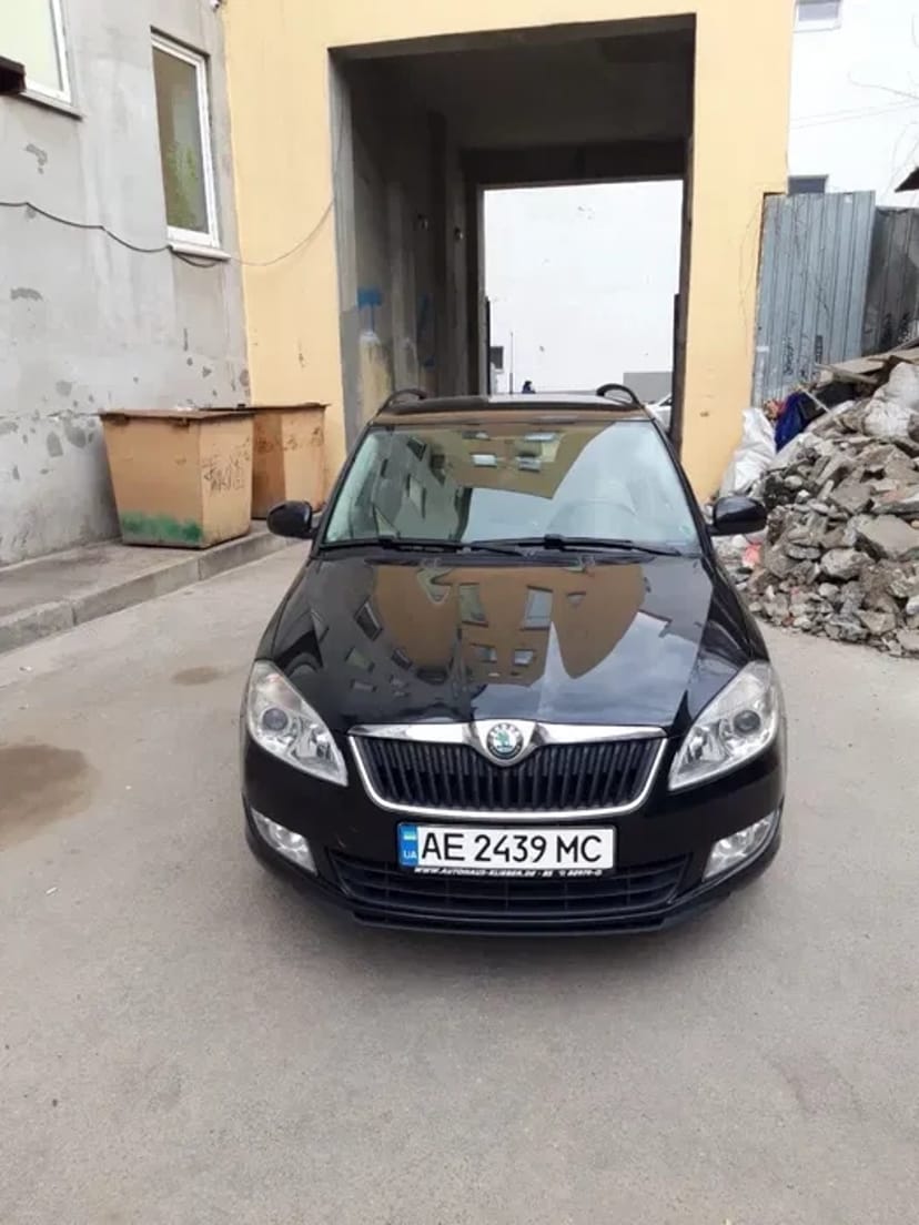 Автомобили 600 грн в сутки.