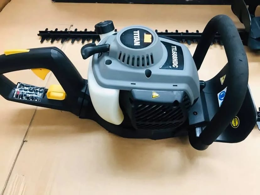 Кущоріз TITAN TTL688HDC — Ідеальний сад без зусиль!