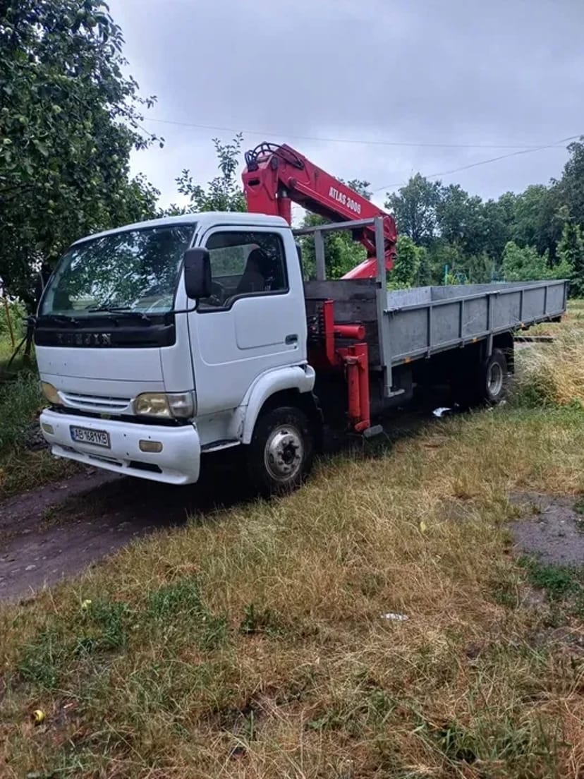 Кран-маніпулятор з бортовим авто для перевезення та монтажу вантажів