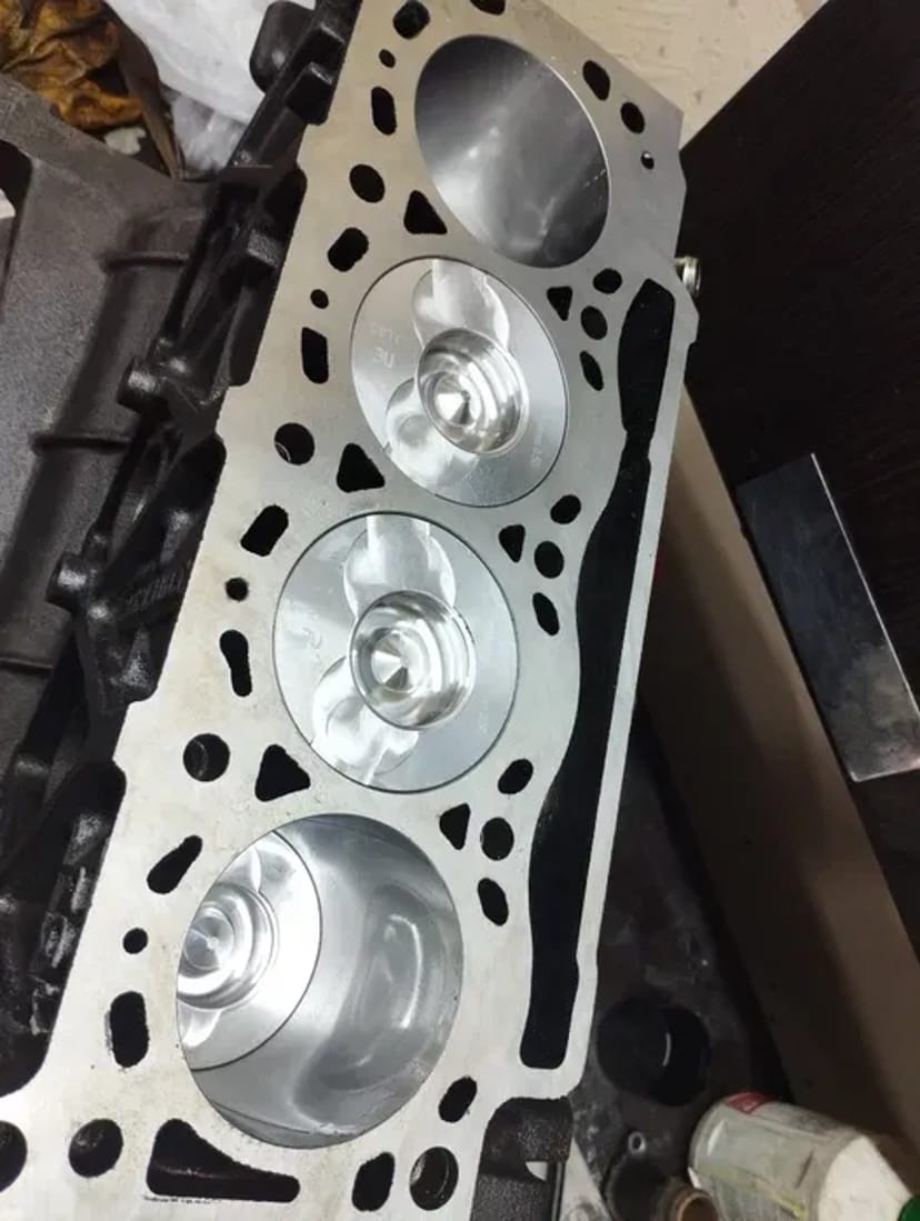 Комплексний високоточний ремонт, діагностика та повне відновлення потужності бензинових і дизельних двигунів всіх марок.