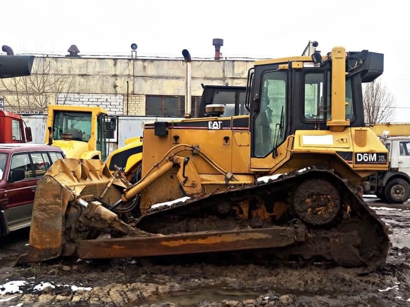 Бульдозер Cat D6M вага 16 тонн