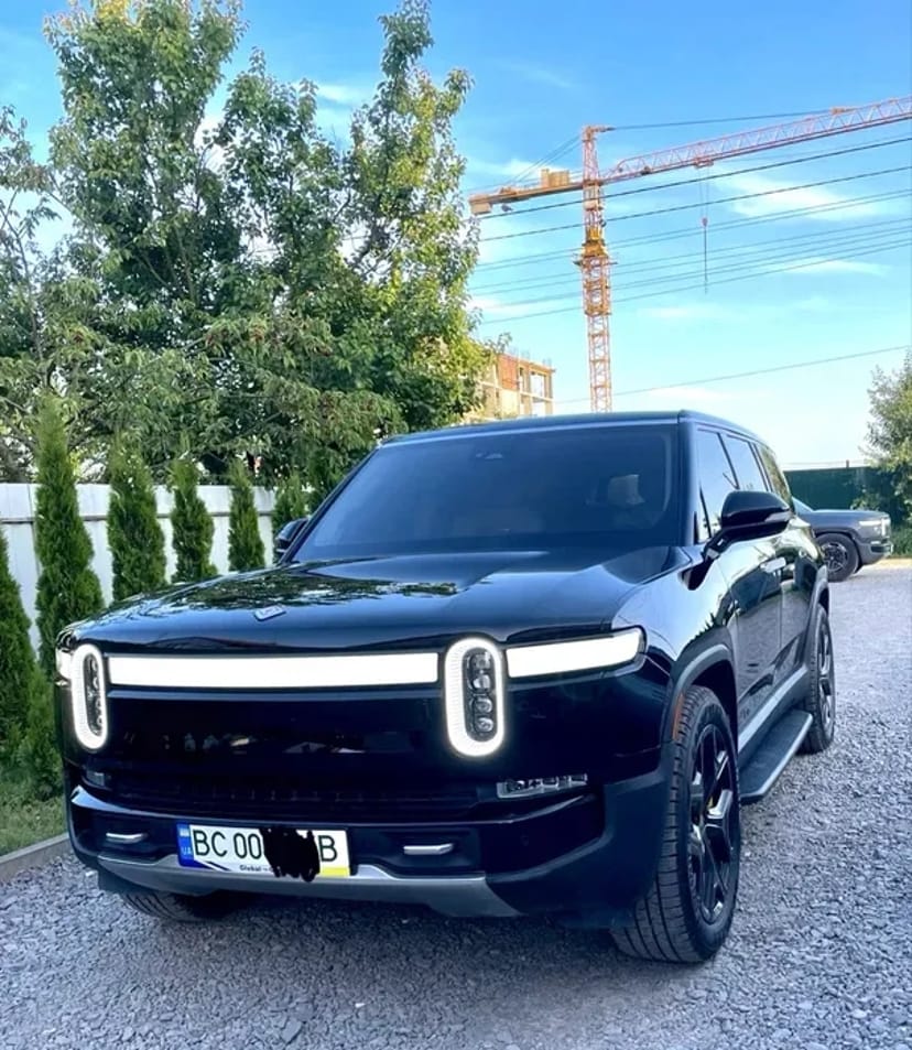 Авто на весілля Rivian 7-місний