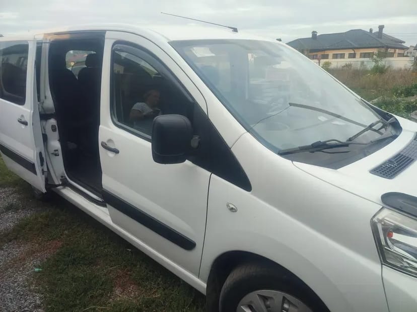Пасажирські перевезення. Мікроавтобус 8 місць по місту та Україні а також Рено Гранд Сценік