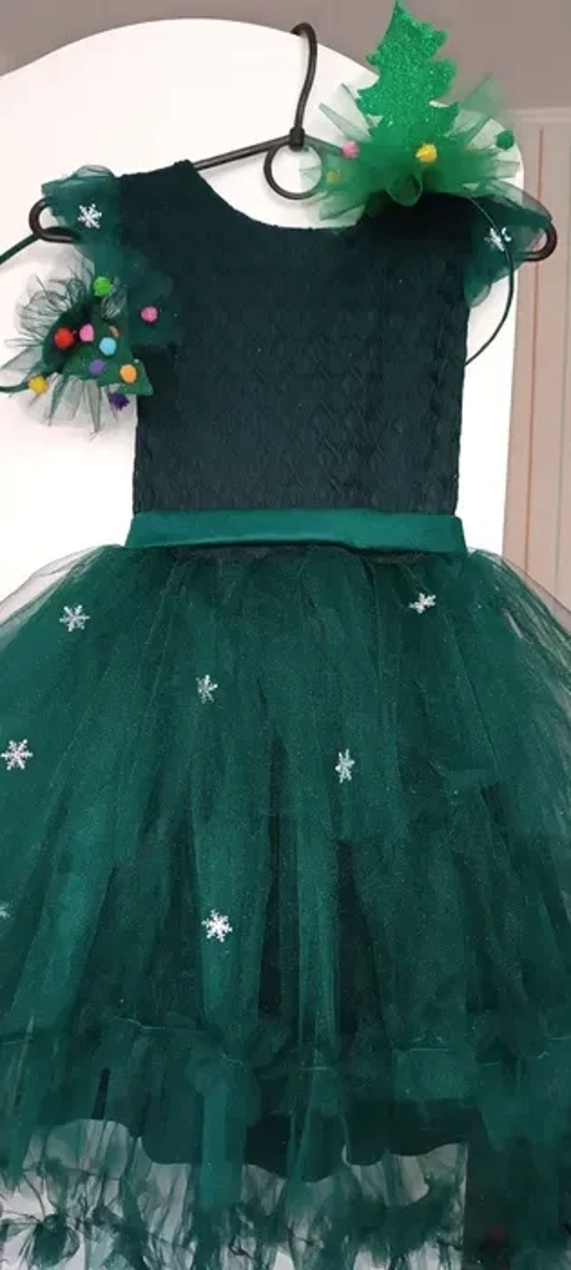 Пишне зелене плаття. Образ на свято